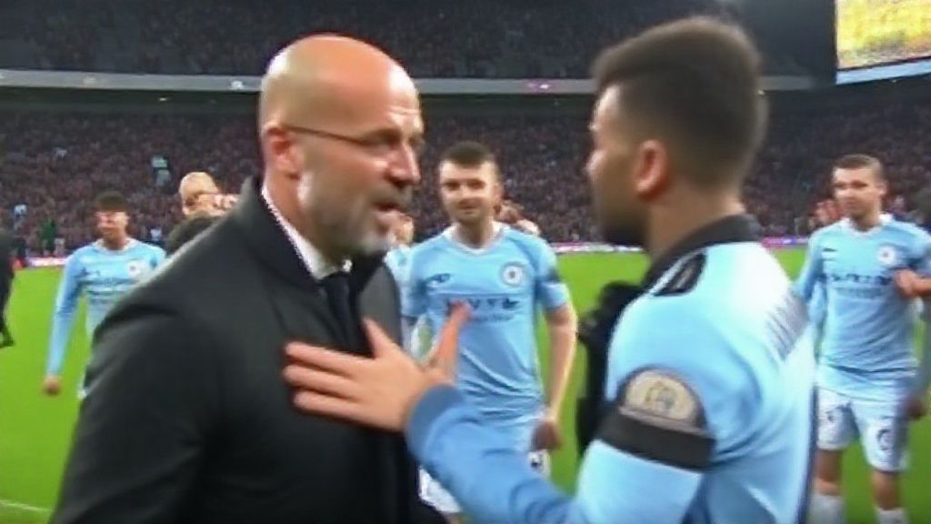 瓜迪奥拉再演"表情帝"！曼城2-1诺丁汉森林赛后与摄像师爆笑互动