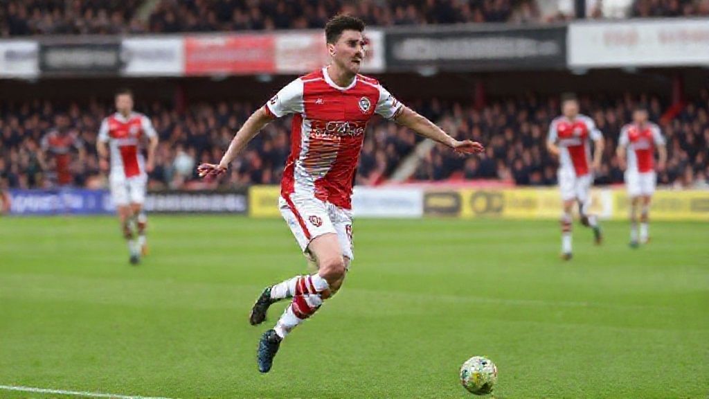 雷克瑟姆惊天逆转！摩尔绝杀救赎，谢菲联惨遭三球翻盘