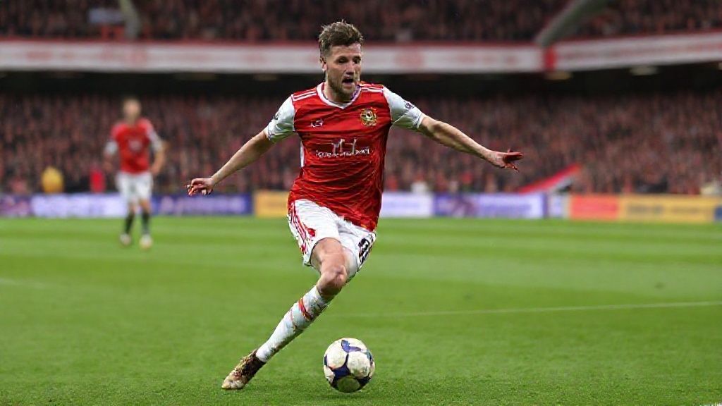 卢克·肖曼联重生记：从边缘人到后防核心的华丽转身